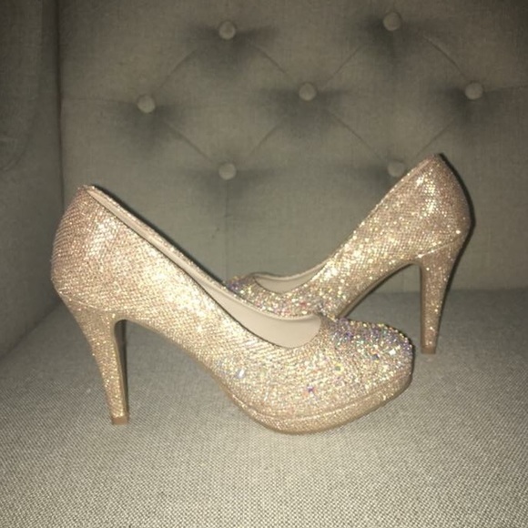 Champagne Heels - Picture 1 of 5